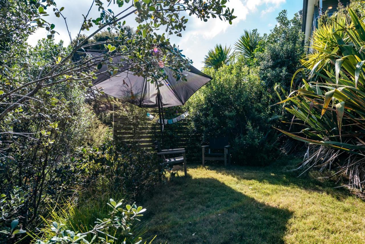 Treetop Retreat - Onetangi Holiday Home Экстерьер фото